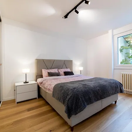 Old Town Heaven 3-bedroom With Balcony