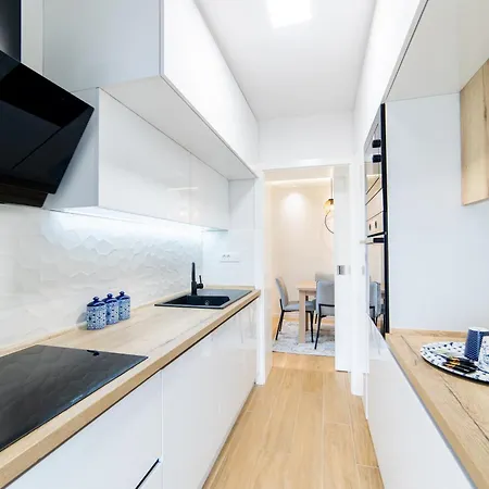 Old Town Heaven 3-bedroom With Balcony