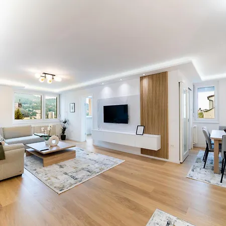 Apartman Old Town Heaven 3-bedroom With Balcony