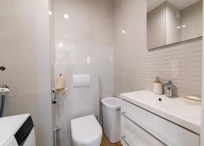 Old Town Heaven 3-bedroom With Balcony Apartment