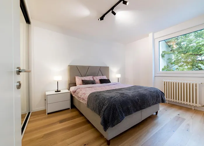 Old Town Heaven 3-bedroom With Balcony