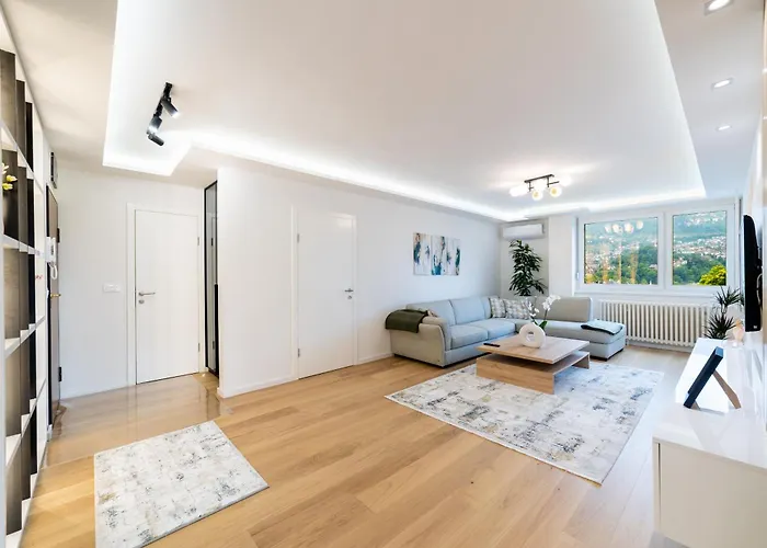 Old Town Heaven 3-bedroom With Balcony