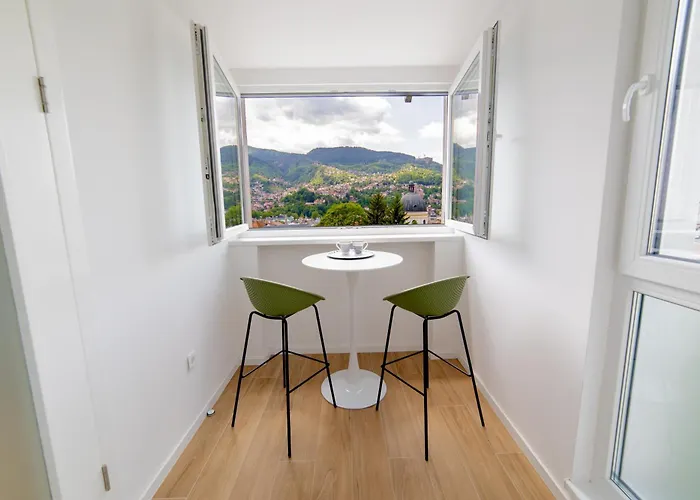 Old Town Heaven 3-bedroom With Balcony